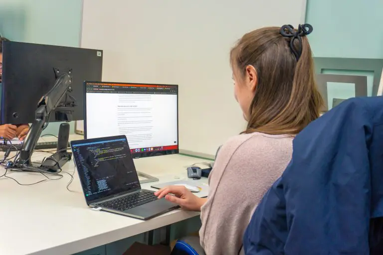 Team member working on website content and code at Resknow’s digital studio